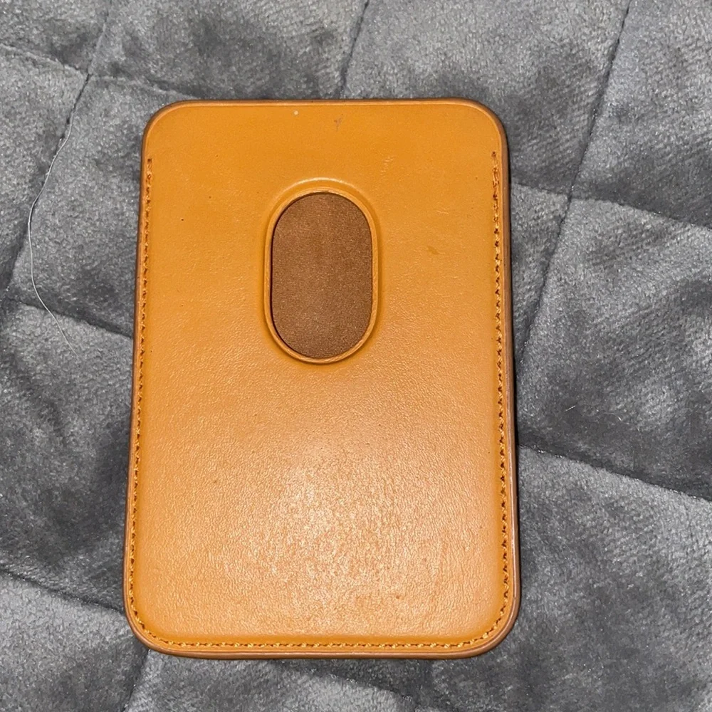 Apple iPhone Leather Wallet with MagSafe